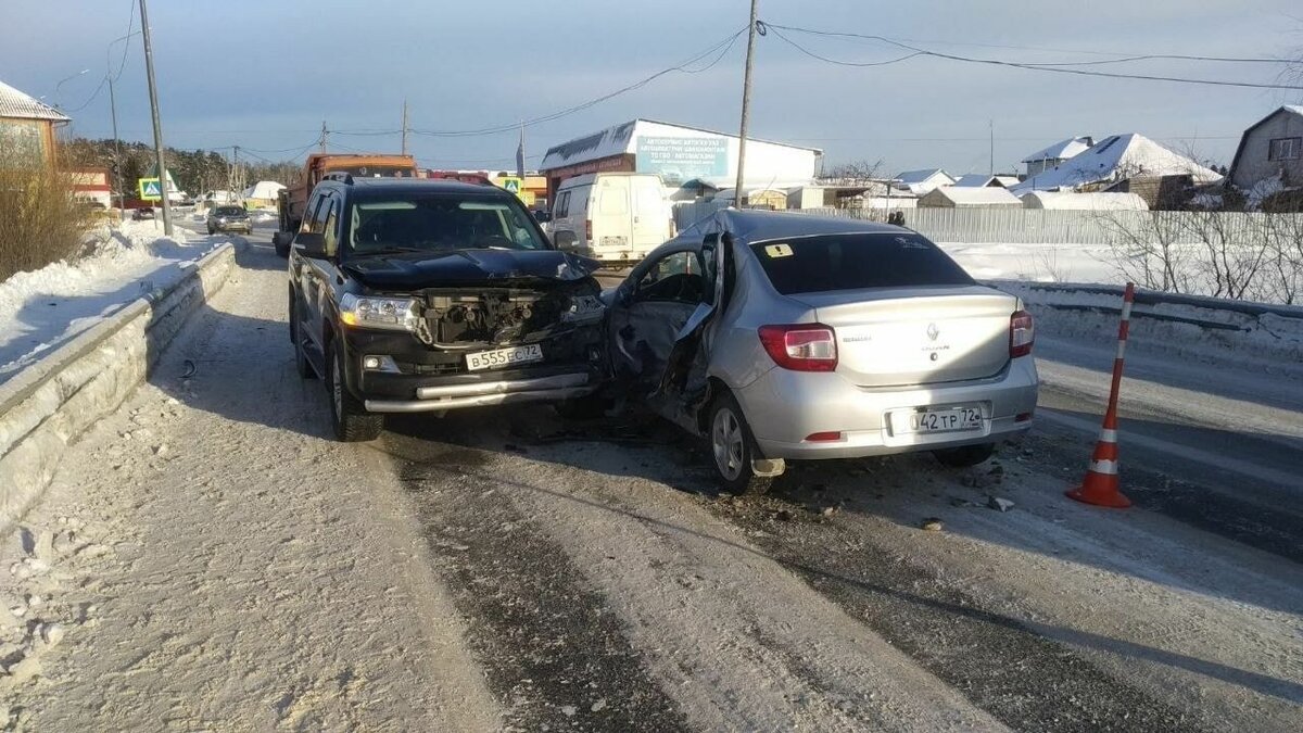     Под Заводоуковском в ДТП «Рено» и внедорожника пострадали девушка и двое её детей, сообщает пресс-служба ГИБДД. Инцидент произошел на 1-м километре автодороги Обход города Заводоуковска.