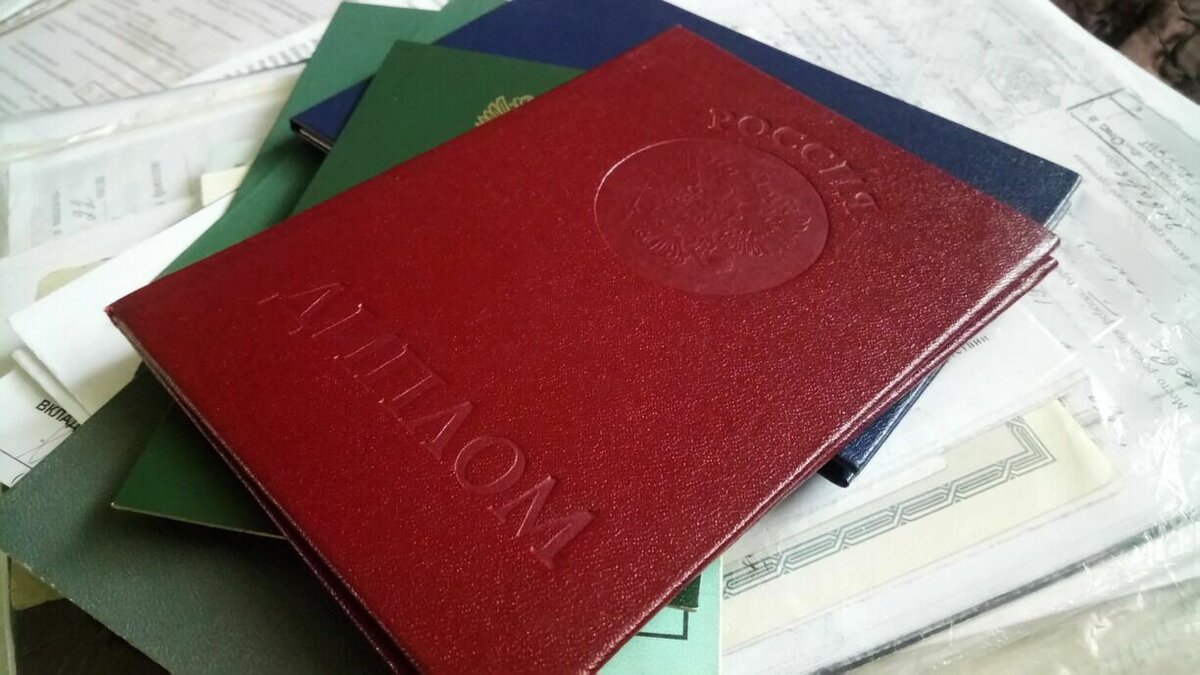     Омские библиотекари, учащиеся на Звездова, теперь станут выпускниками колледжа, потому что библиотечного техникума больше не существует.