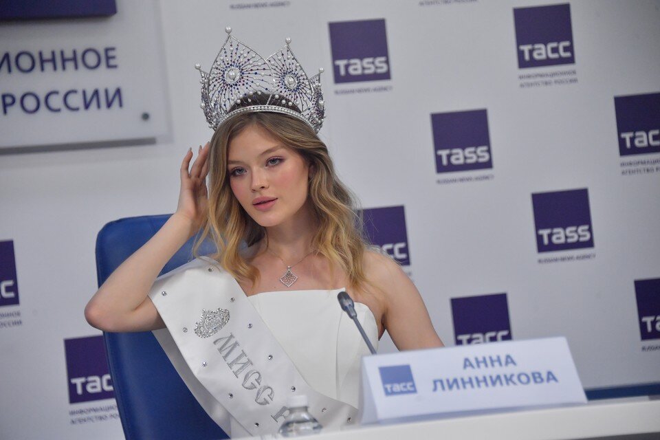     Оренбурженка Анна Линникова представляет страну на самом престижном конкурсе красоты Владимир ВЕЛЕНГУРИН