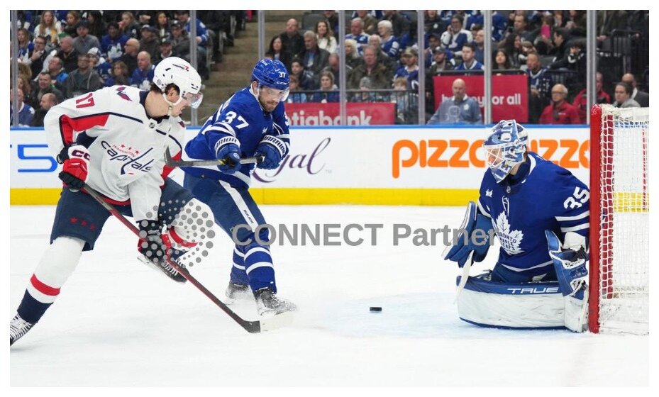    Илья Самсонов помог «Торонто» победить «Вашингтон». Фото: Reuters