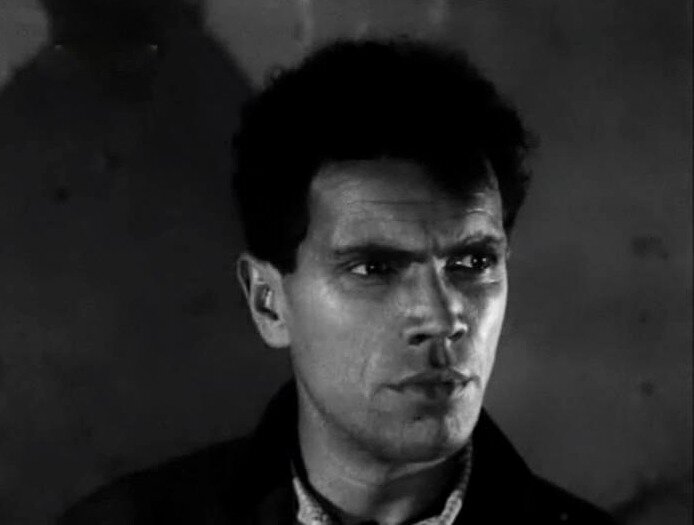 Кадр из фильма «Земля в плену»