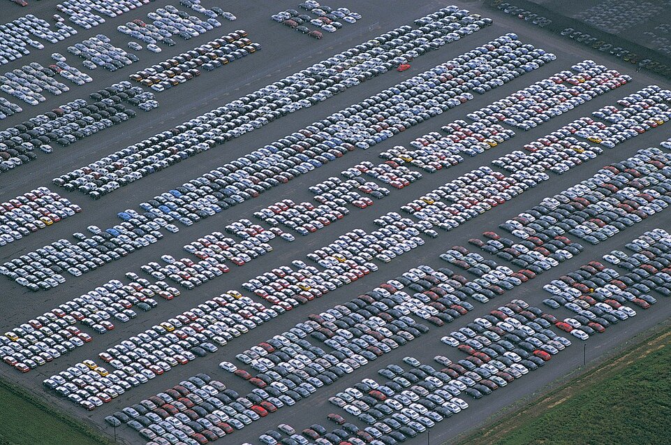 https://cdn.pixabay.com/photo/2020/07/08/11/20/cars-5383506_960_720.jpg