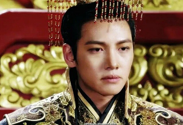 Чжи Чан Ук в роли императора Тогона в дораме "Императрица Ки"