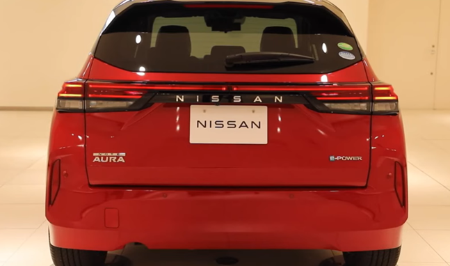 Вид сзади кроссовера Ноут Лада