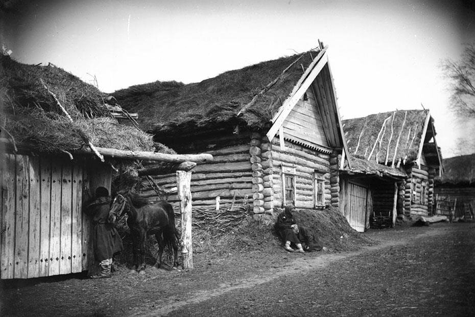 Изба крестьянина Савойкина, умершего от голода. 1891–1892 гг. Село Мерлиновка, Нижегородская губерния. Фото Максима Дмитриева 