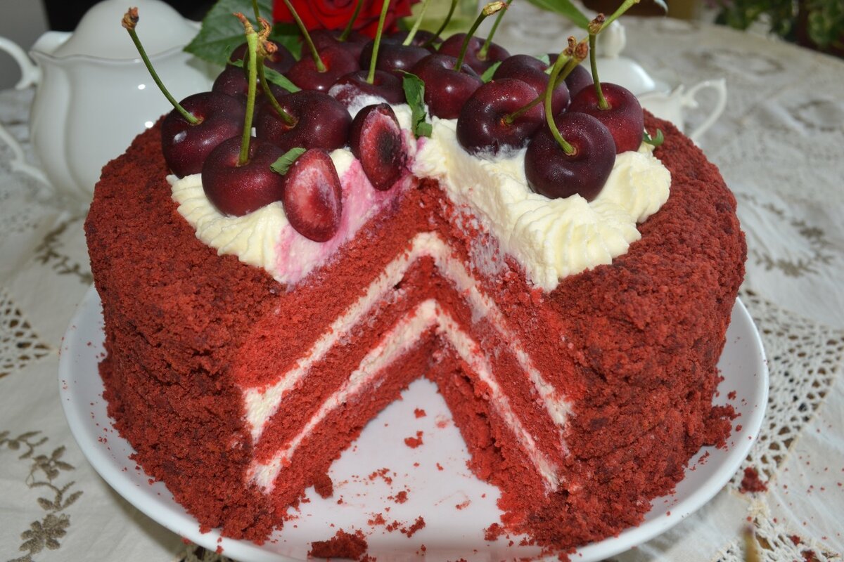 Красный бархат торт шобутинской. Торт красный бархат на сковородке. Красный бархат вкус. Красный бархат Яблонька.