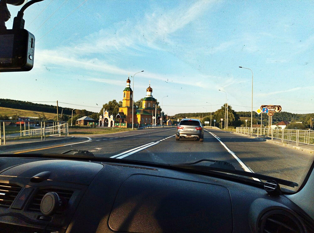 По трассе М-5 мы движемся на машине из Ульяновска в московском направлении.
