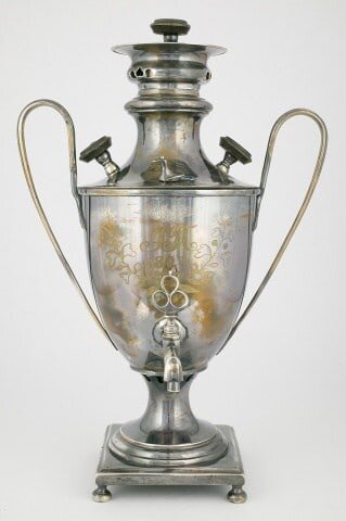 Самовар ф-ки П. Силина. 1825 г. из коллекции Музея самоваров и бульоток