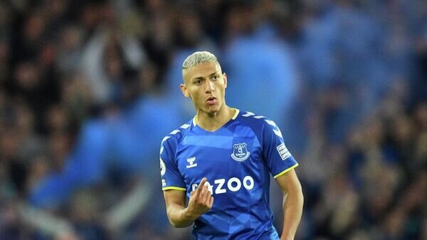    Нападающий "Эвертона" Ришарлисон© AFP 2022 / OLI SCARFF