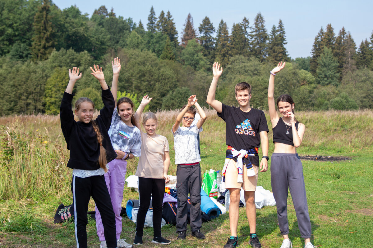 Сын сообщил, что на утро собирается с командой в поход, и точно не будет на связи. Это порадовало: значит, сын при деле, нашел друзьях, всё у него отлично. Мне можно расслабиться.