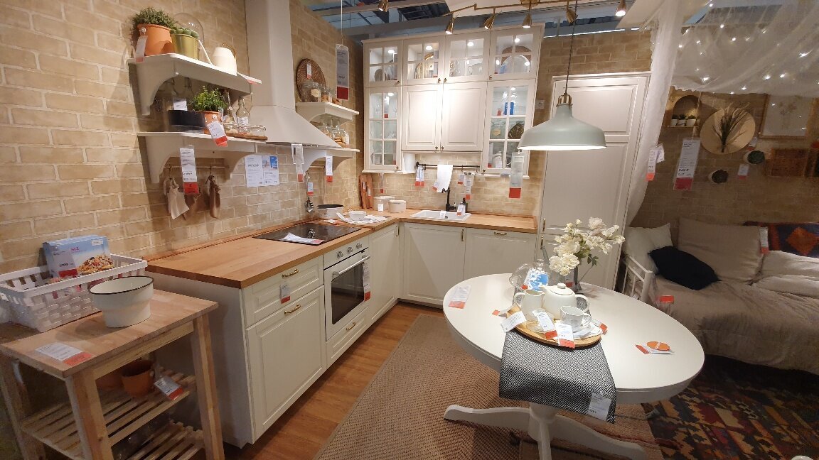 Нео классика под потолок