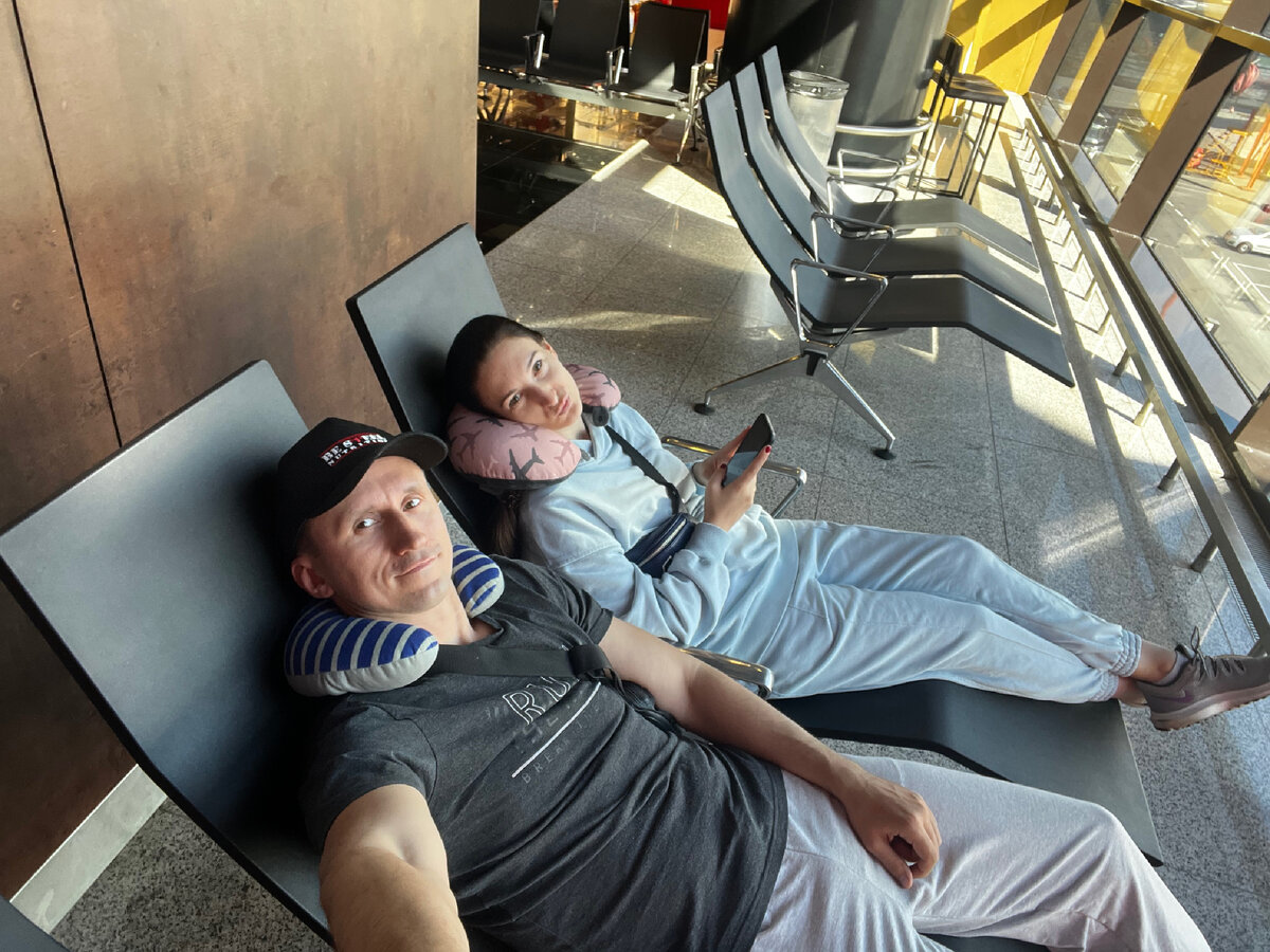 Нашли удобные кресла для отдыха.