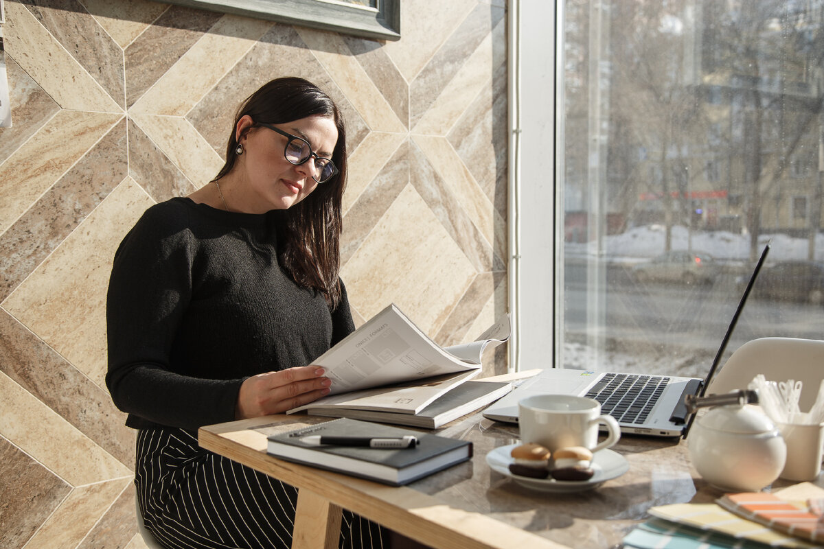 Клиентская зона шоурума сантехники и керамогранита KERRANOVA 