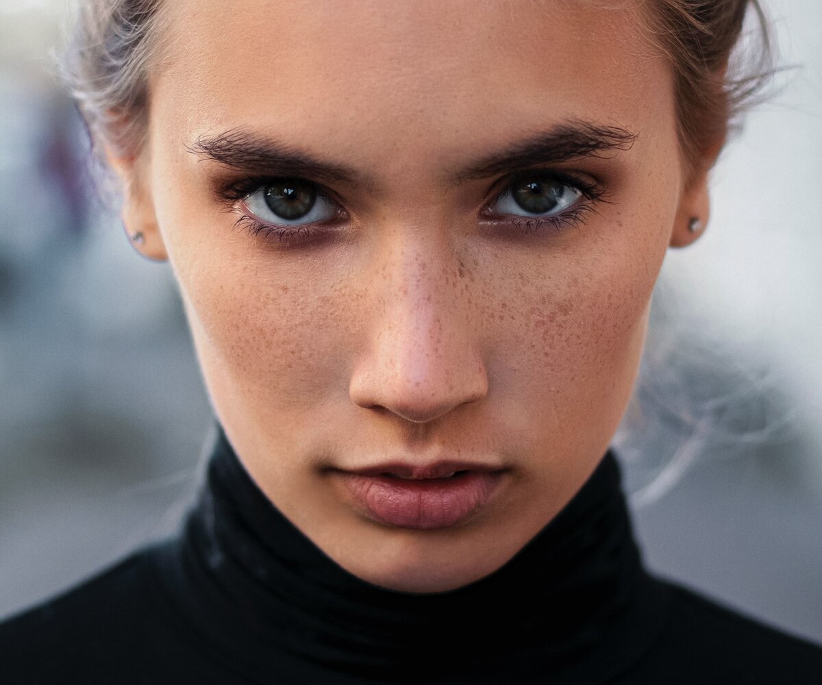     Как узнать истинный возраст своей кожи: простейший тест с зеркалом, с которым справятся все