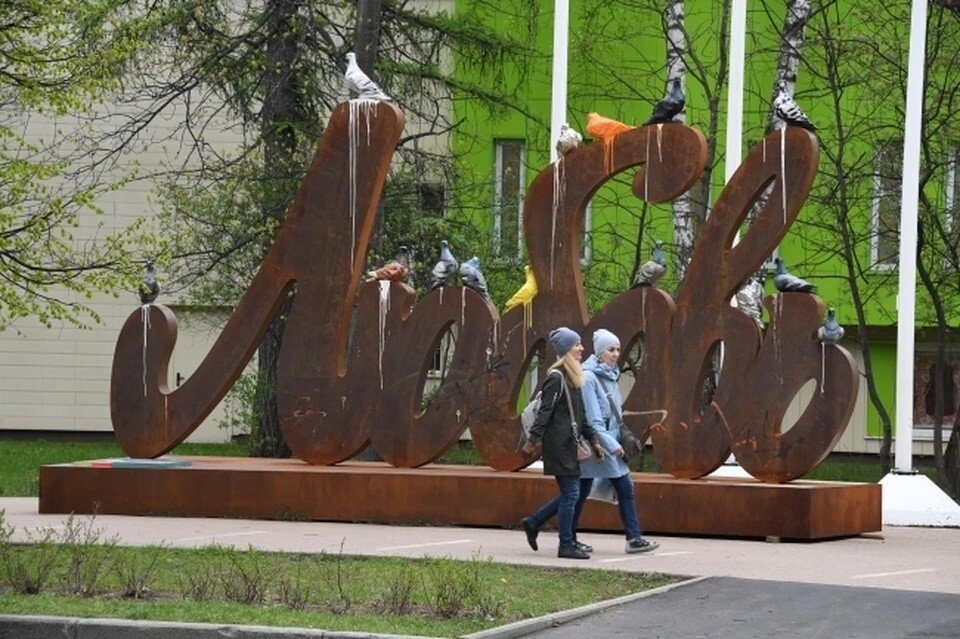     Женщина уже зареклась ходить в ЗАГС под марш Мендельсона, но тут объявился ее третий муж. Михаил ФРОЛОВ