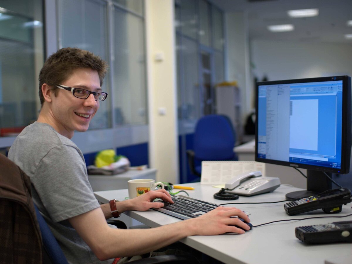 Источник https://kartinkin.net/uploads/posts/2022-03/1647926579_9-kartinkin-net-p-programmisti-kartinki-9.jpg