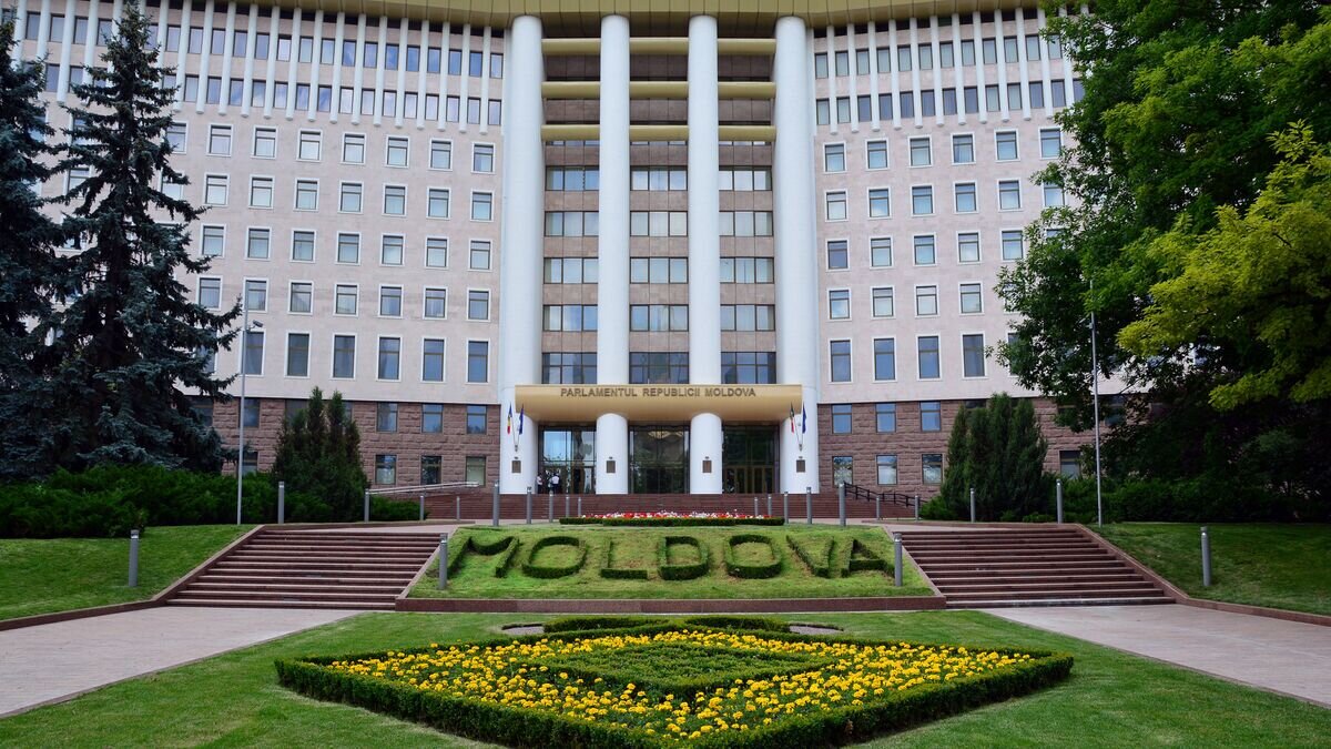    Здание парламента Молдавии в Кишиневе© Fotolia / melanie_10