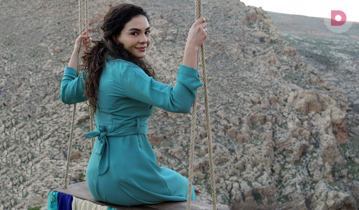 Песни ветреный раян. Эбру Шахин. Рейян Шадоглу ветреный. Рейян Шадоглу с косичками. Реян.