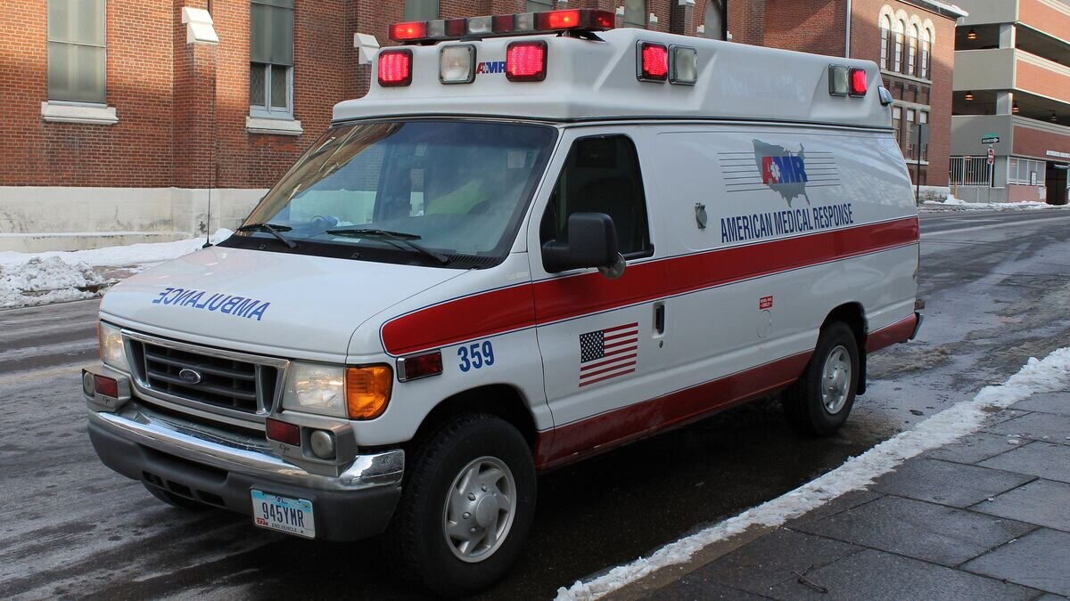    Автомобиль скорой помощи в СШАCC BY-SA 2.0 / Raymond Wambsgans / Emergencias C, AgentSmith6 and 4 more people faved this