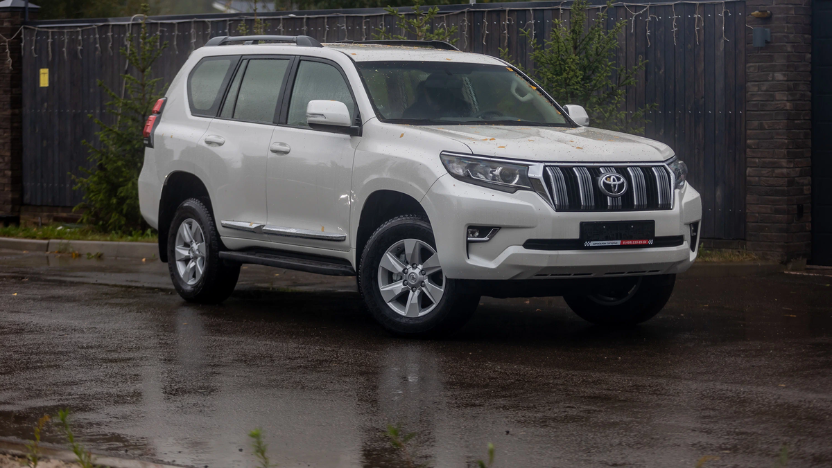 Больше хрома и нет печки?! Чем отличается Land Cruiser Prado из ...