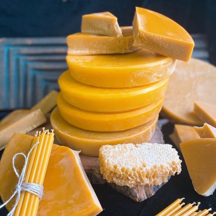 Натуральный пчелиный воск. Пчелиный воск неочищенный. Соты съедобные. Пчелиный воск для кожи. Продукты пчеловодства воск.