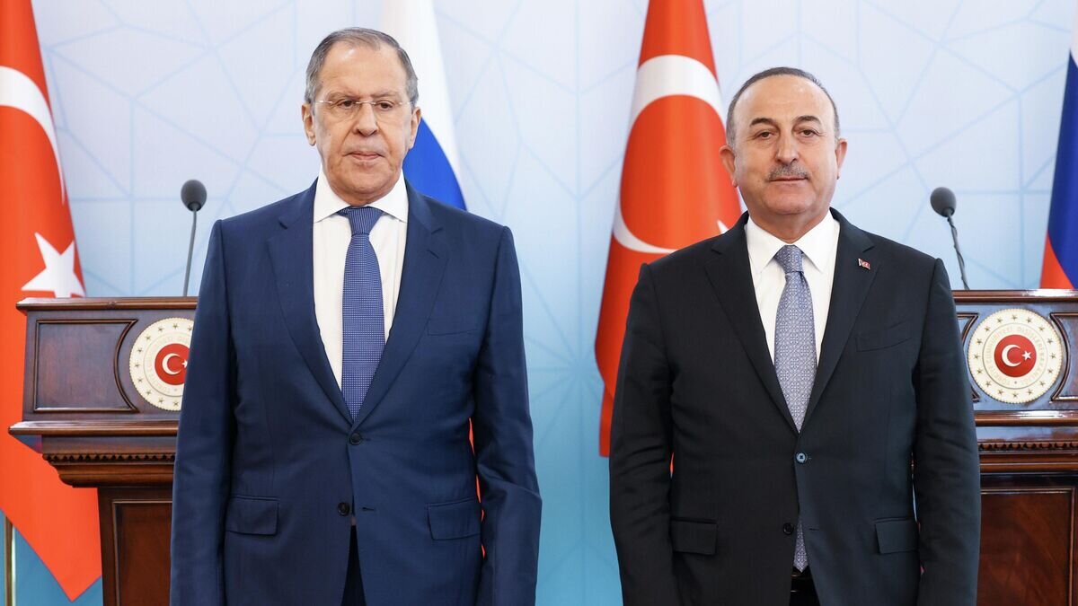    Министр иностранных дел РФ Сергей Лавров и министр иностранных дел Турции Мевлют Чавушоглу во время совместной пресс-конференции© РИА Новости / МИД РФ