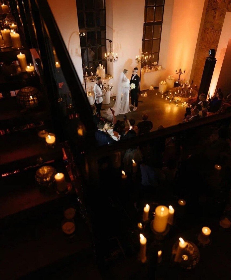     Сама церемония проходила в атмосферном месте. Фото: соцсети.