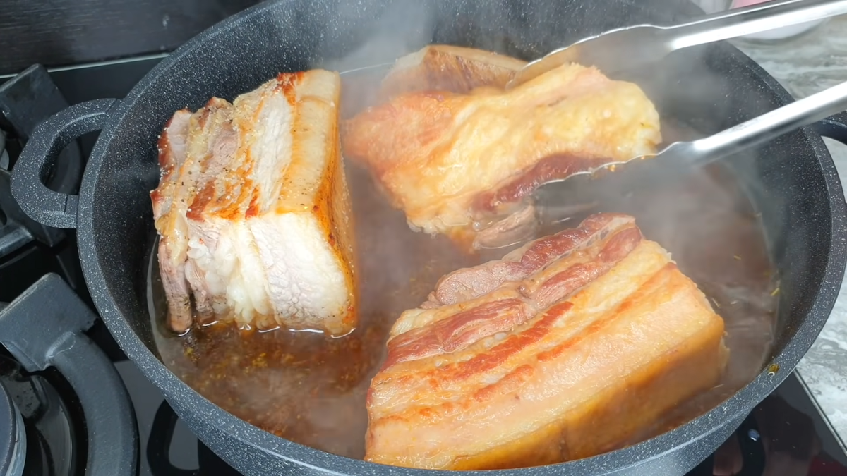 Делюсь рецептом-находкой закуски из свиной грудинки с соусом, прованскими  травами и приправами: свинина получается нежной и ароматной. | Готовлю Дома  Готовлю Вкусно | Дзен