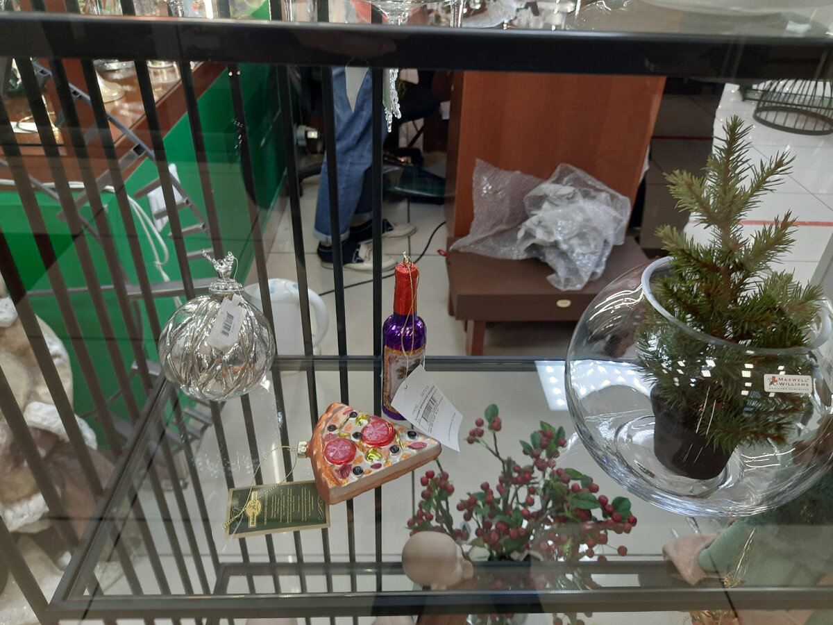 пицца и флакон