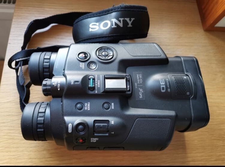 Дорогой цифровой бинокль для охоты