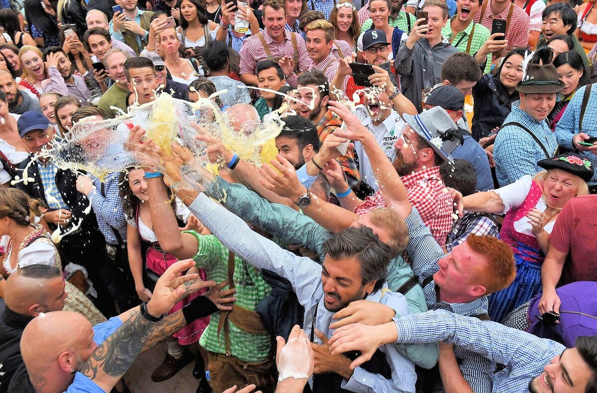 Бесовское веселье во время массовых попоек.
