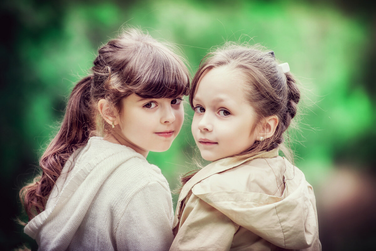 Мама и еë подруги. Девочки подружки. Маленькие подружки. Фотосессия сестер. Две подруги с детства.