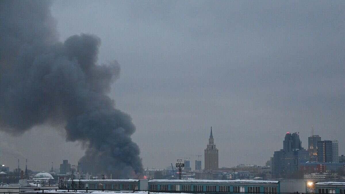    Пожар в районе Комсомольской площади в Москве © РИА Новости / Евгений Одиноков