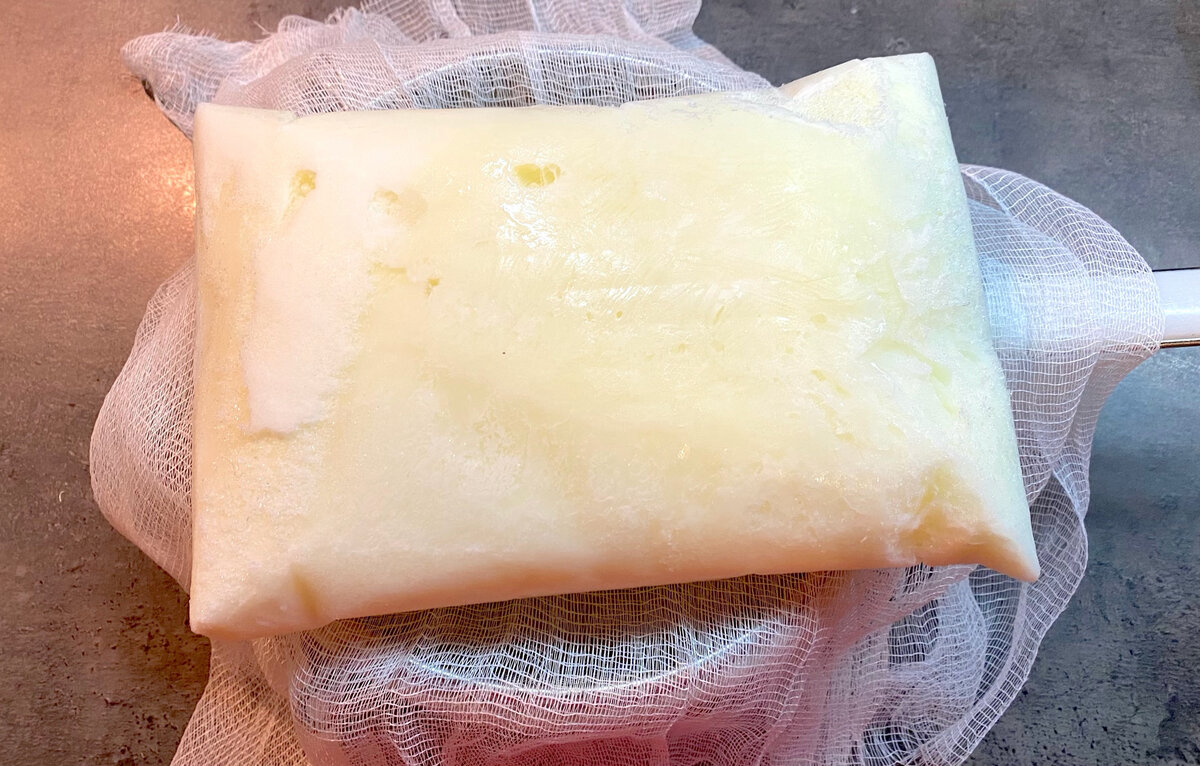Замораживаю обычный кефир и получаю идеальный творожный сыр