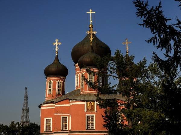 Донской ставропигиальный мужской монастырь, место упокоения выдающихся деятелей политической, культурной и общественной жизни, часто сравнивают с историческим кладбищем Александро-Невской лавры.