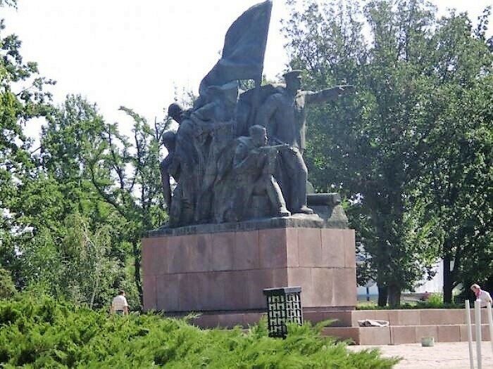 
Памятник участникам Николаевского десанта на мемориале в г. Николаеве
Источник фото: ru.wikipedia.org