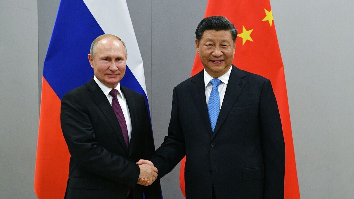    Президент РФ Владимир Путин и председатель Китайской Народной Республики Си Цзиньпин во время встречи в рамках саммита БРИКС© РИА Новости / Рамиль Ситдиков/ POOL