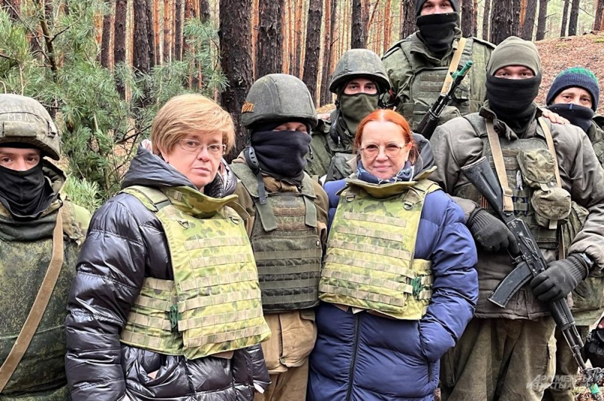    Внучка маршала Конева (слева).