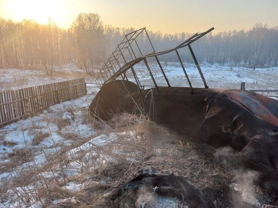     В селе Партизанское упала водонапорная башня. Фото t.me/vsv_gazeta.