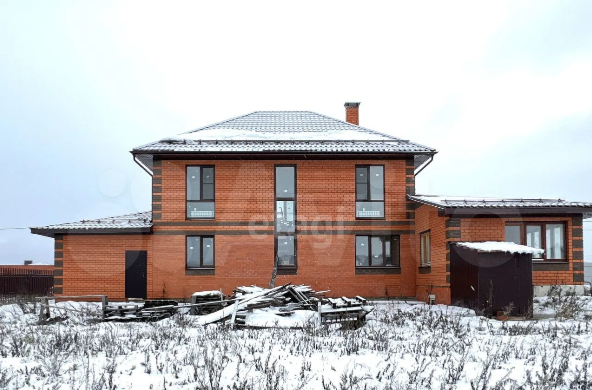 Так выглядит дом со стороны участка.