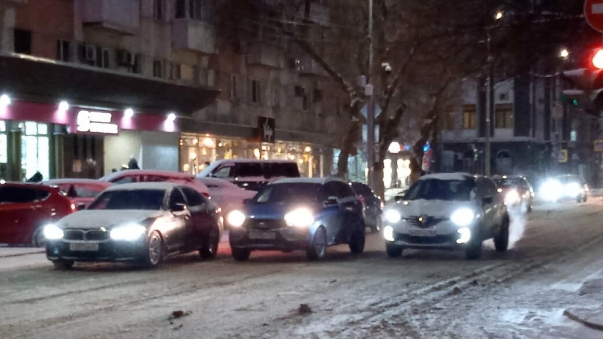    Госавтоинспекция предупредила саратовских автолюбителей о гололеде на дорогахНовости Саратова и области – Сетевое издание «Репортер64»