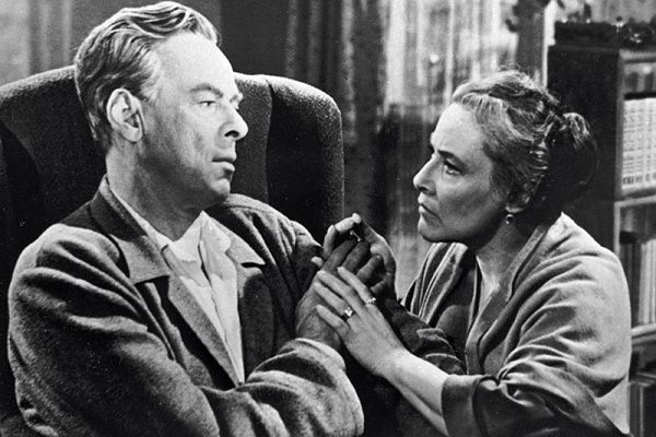 Николай Черкасов и Софья Пилявская в фильме "Все остается людям"