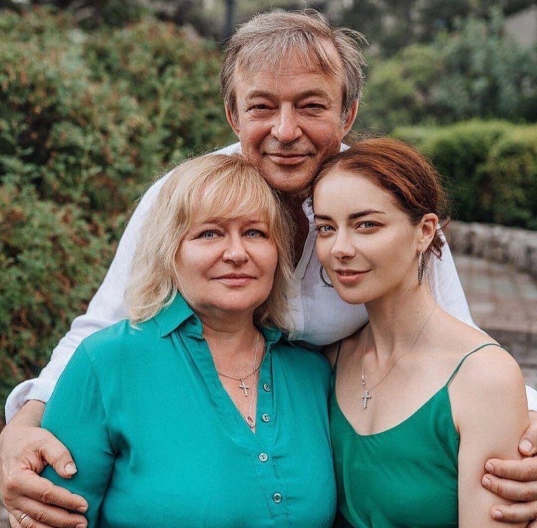 Марина Александрова с родителями