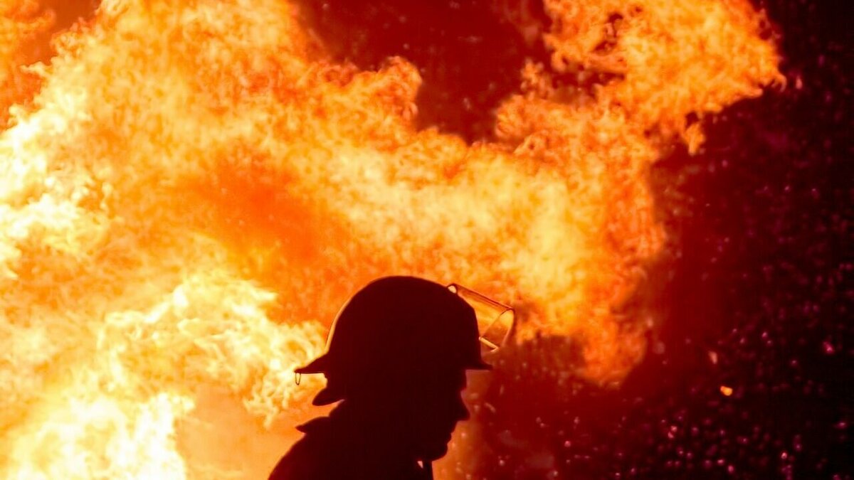     На момент прибытия брандмейстеров дом был объят пламенем, проверить его на наличие людей не представлялось возможным. Тела погибших были обнаружены уже после ликвидации пожара.