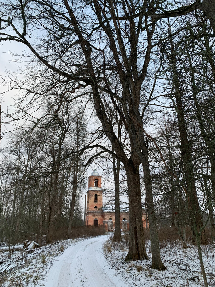 Церковь Троицы Живоначальной в деревне Редкино