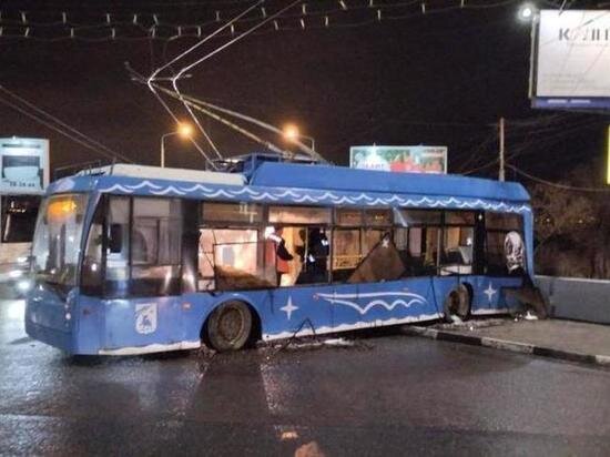     ДТП с троллейбусом у моста «Саратов-Энгельс»: водителя отстранили от работы Фото:ОГИБДД по Саратову