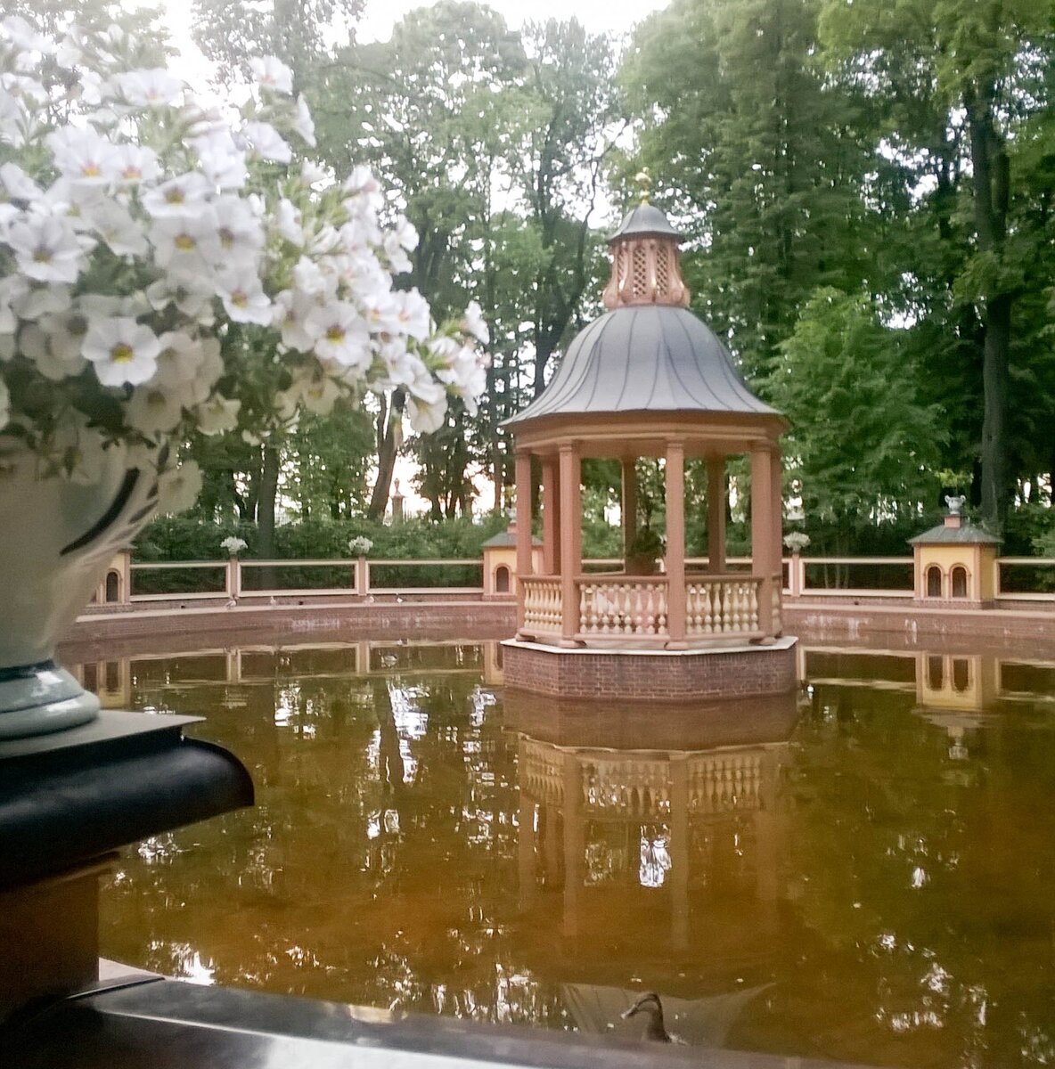 Беседка в Летнем саду. Фото автора. 
