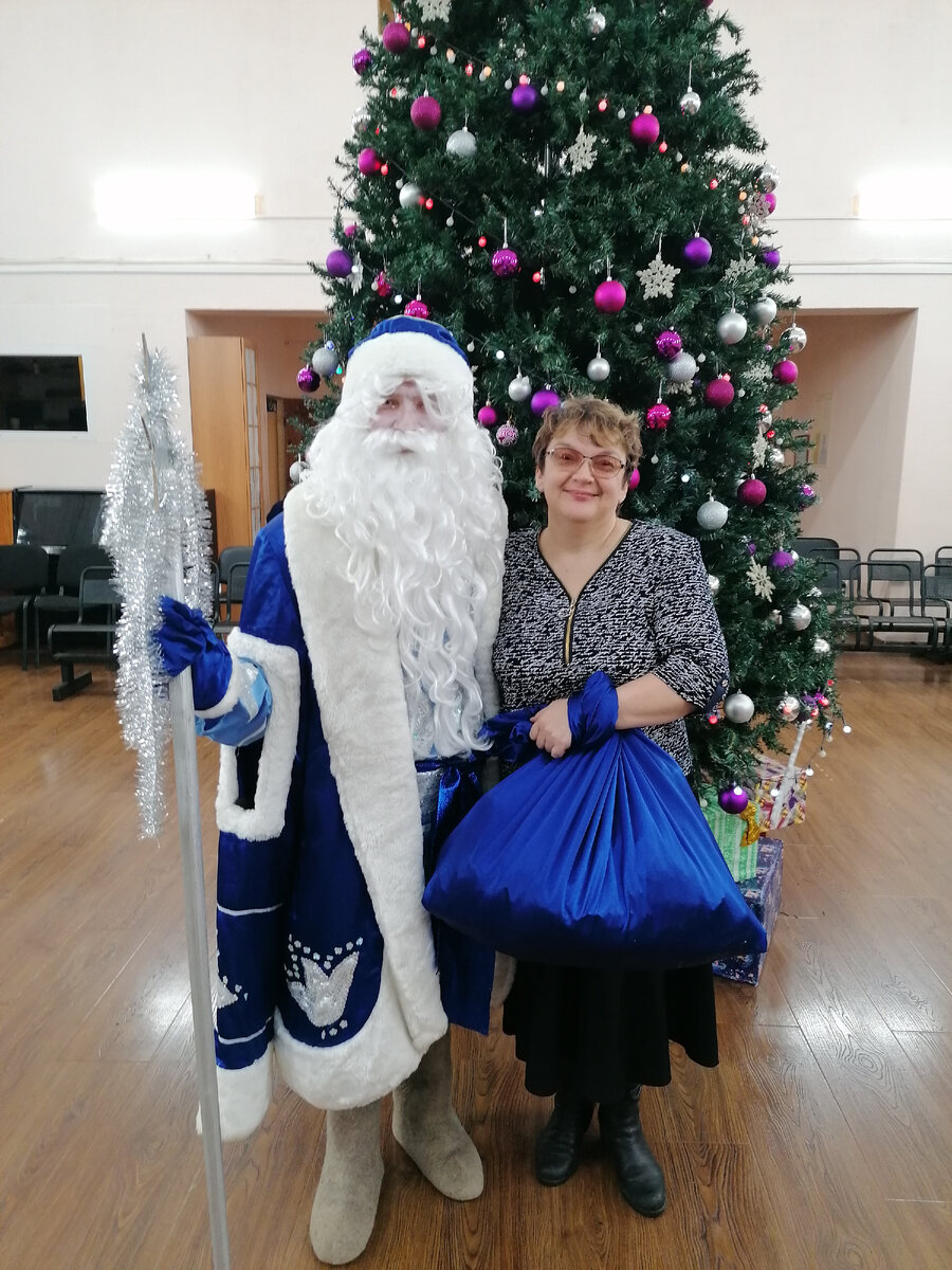 Сегодня было первое ёлочное представление в череде грядущих праздников. 