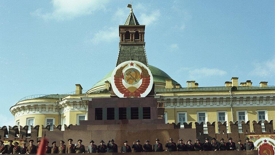 Фото: © Правительство СССР на трибуне Мавзолея В.И. Ленина, 1981 г. Песов Эдуард/ТАСС