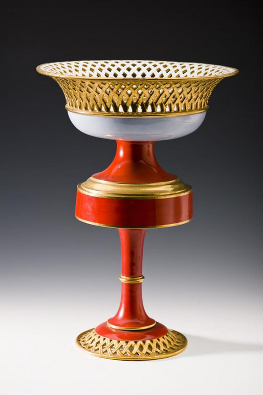 Ваза-геридон из знаменитого Олимпийского сервиза, подаренного Наполеоном Александру I как намёк на сватовство Наполеона к сестре императора Александра - Великой княжне Екатерине Павловне. Фото взято из свободного доступа в интернете.